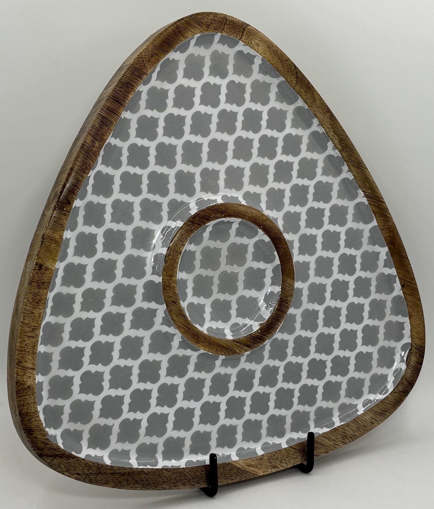 Chip/Dip (Tri) in the Ivory Trellis design