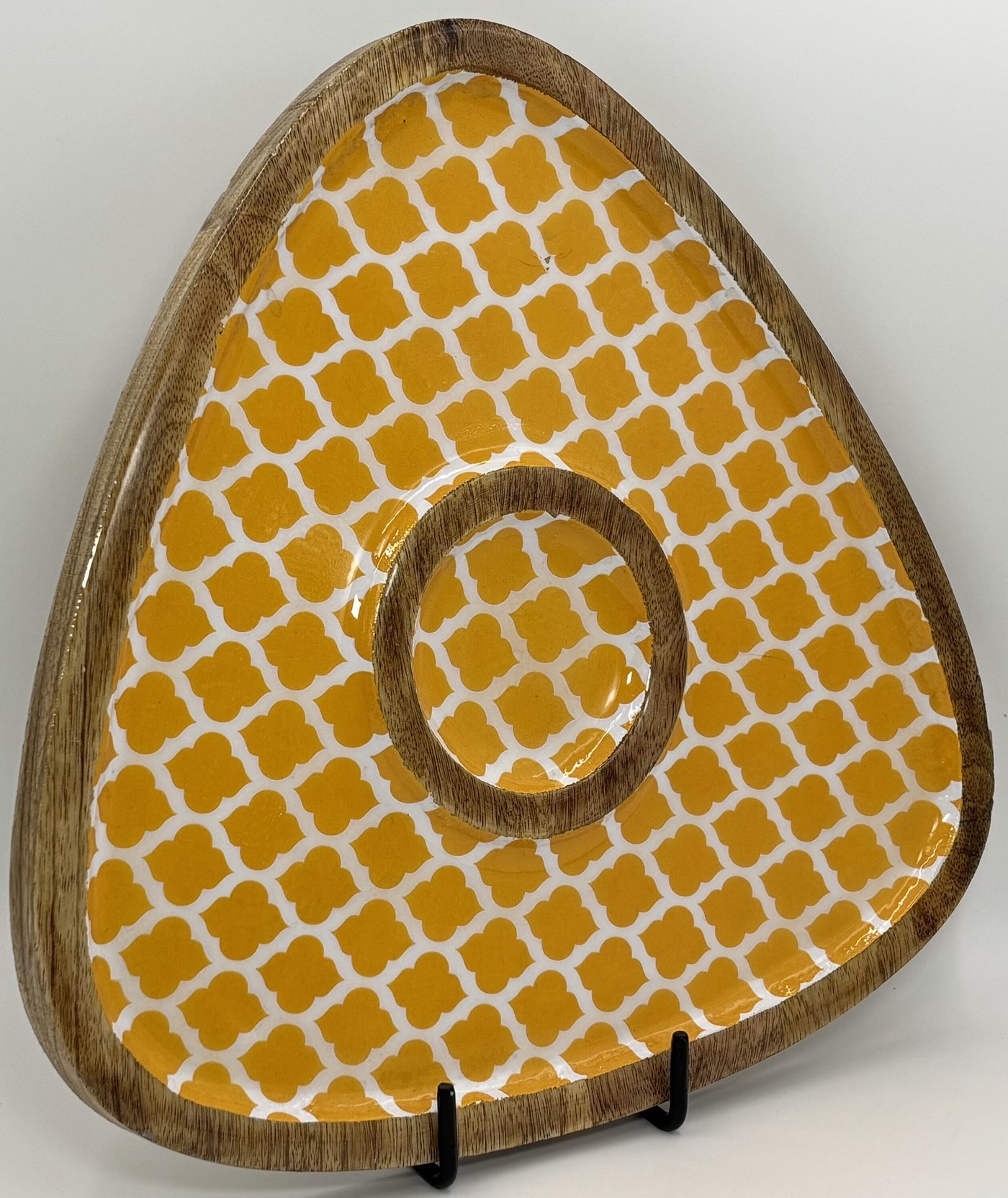 Chip/Dip (Tri) in the Amber Trellis design