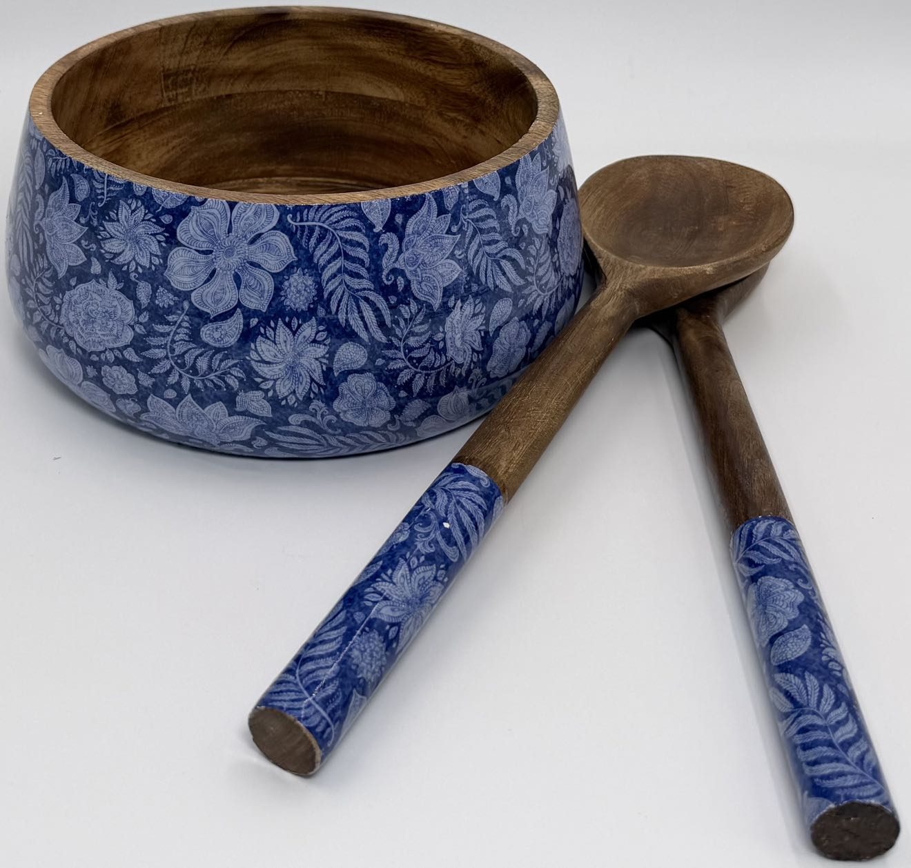 Salad Bowls in the Blue Garden design