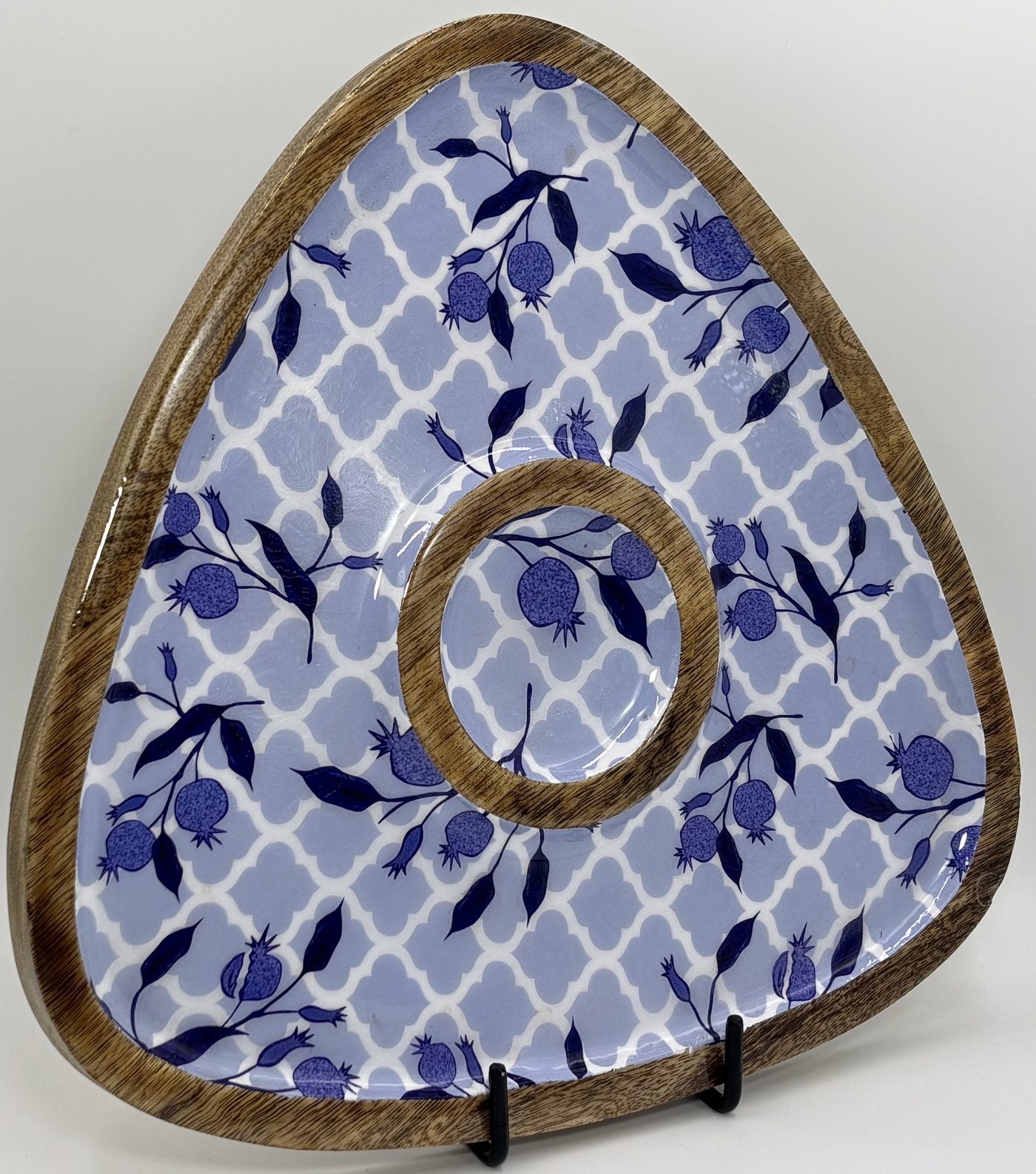 Chip/Dip (Tri) in the Blue Trellis design