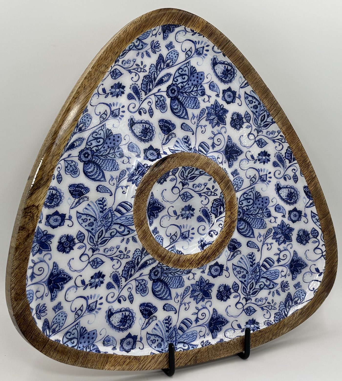 Chip/Dip (Tri) in the Blue Paisley design
